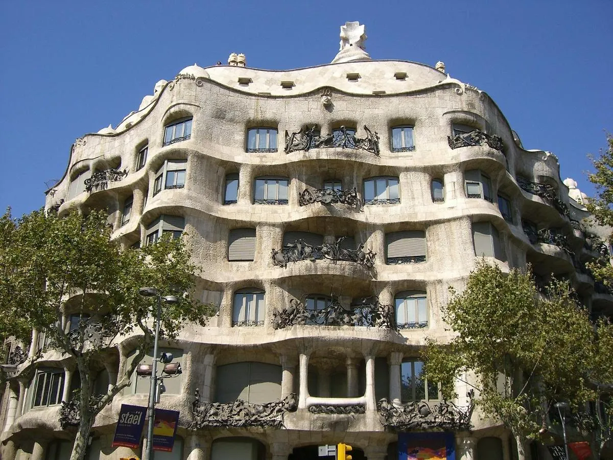 Gir1A - Gir1A -Modernist Apartment Next To Paseo De Gracia 0*, Barcelona